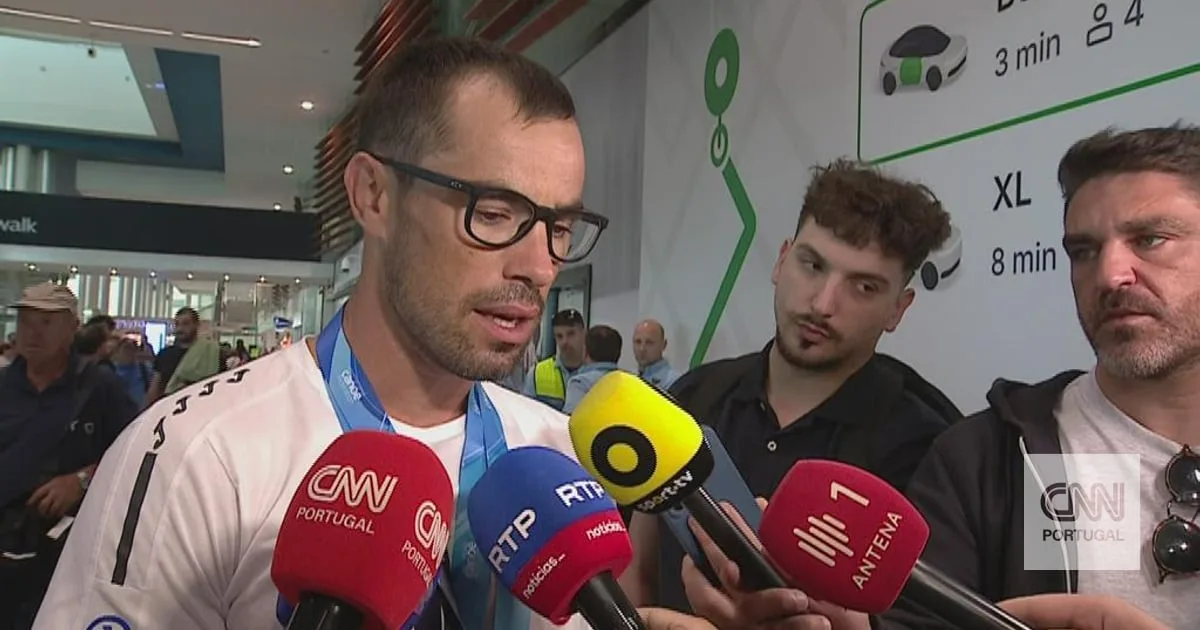 Fernando Pimenta recebido por multidão após feito histórico