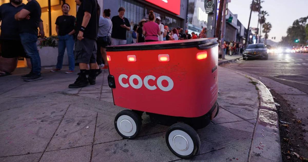 Livrer une pizza pour un coût « nettement inférieur » : une start-up estonienne déploie des robots livreurs moins chers que les humains