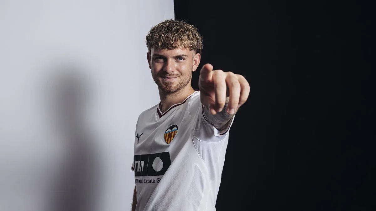 Oficial: Harvey Elliott, cedido al Valencia