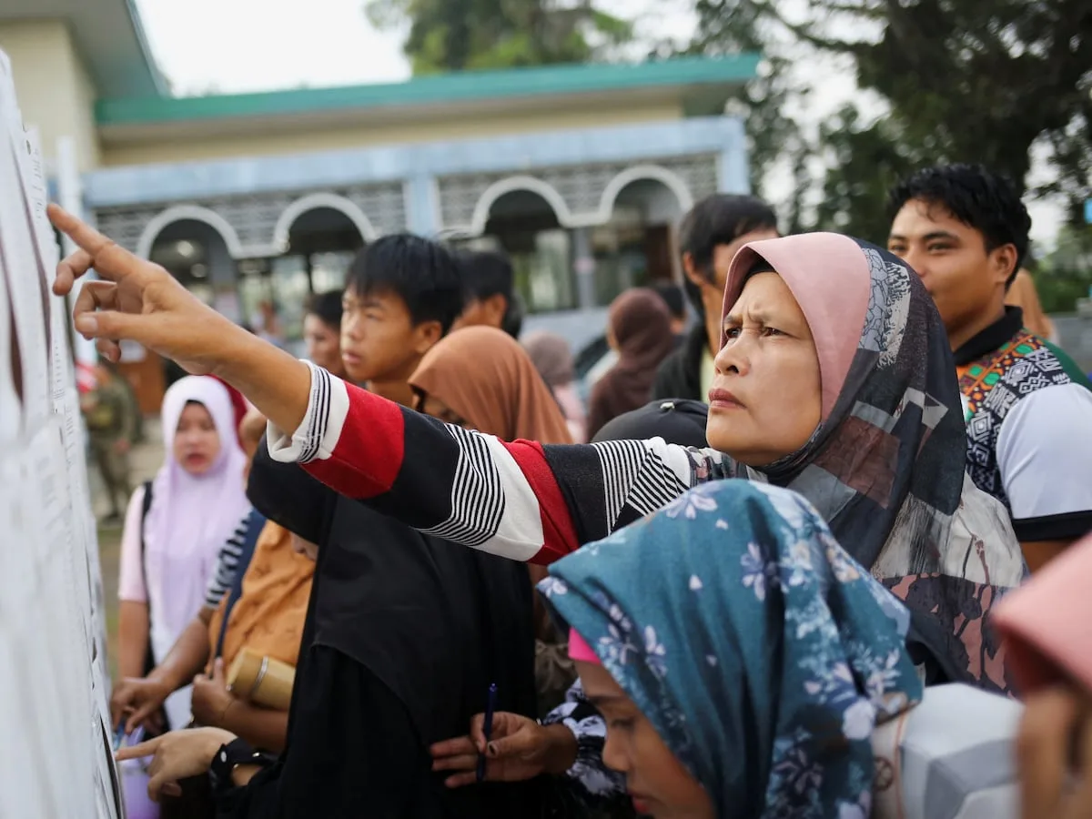 Voting starts in south Philippines after three killed in pre-election violence