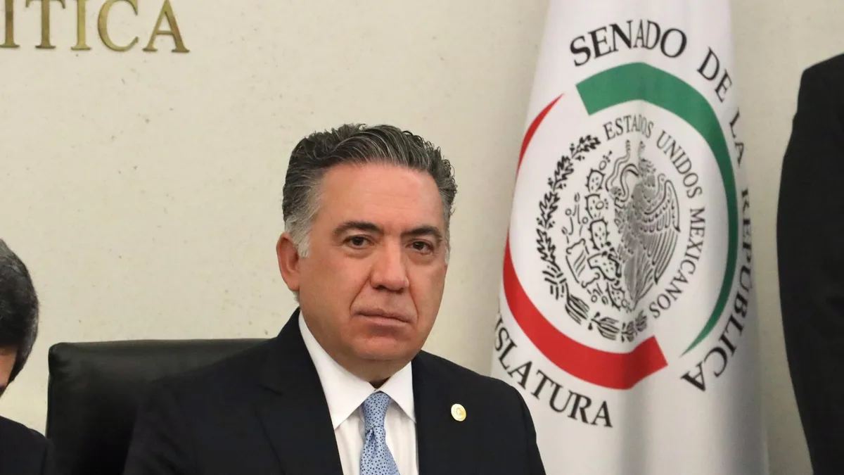 Enrique Inzunza resiste presión interna y mantiene su voto alineado con Morena