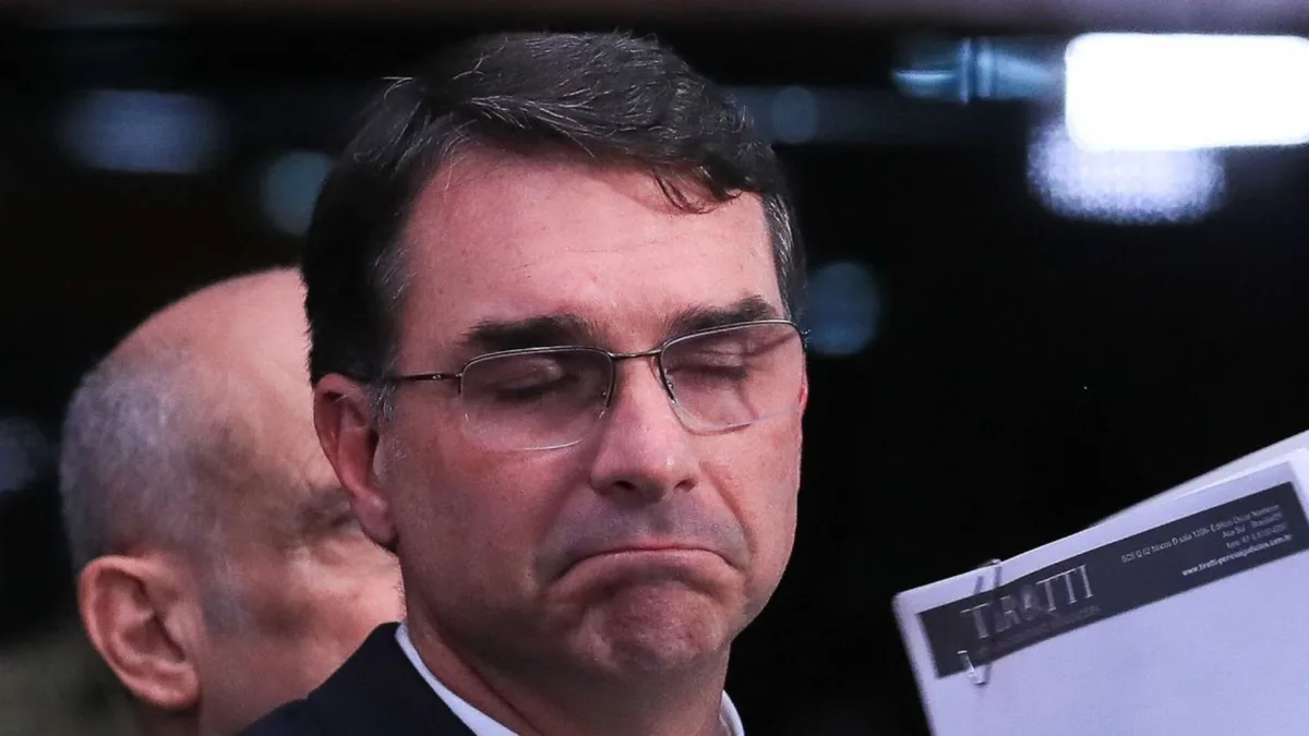Flávio Bolsonaro tem candidatura barrada; saiba os próximos passos para liberação
