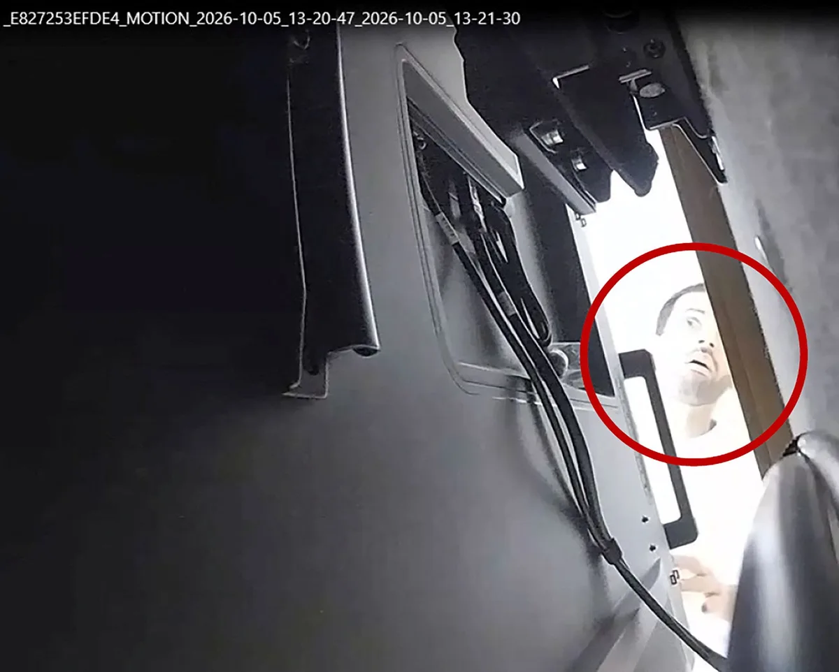 Una grabadora oculta en OpenAI: el FBI detiene a un empleado por espiar reuniones confidenciales