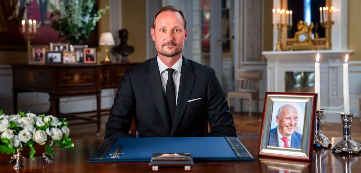 „Alles Gute zum Hochzeitstag, liebe Mama“, sagt Norwegens neuer König und kämpft mit den Tränen
