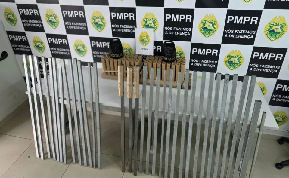 Torcedores do Coritiba são abordados com 33 barras de alumínio e 75 rojões perto de terminal