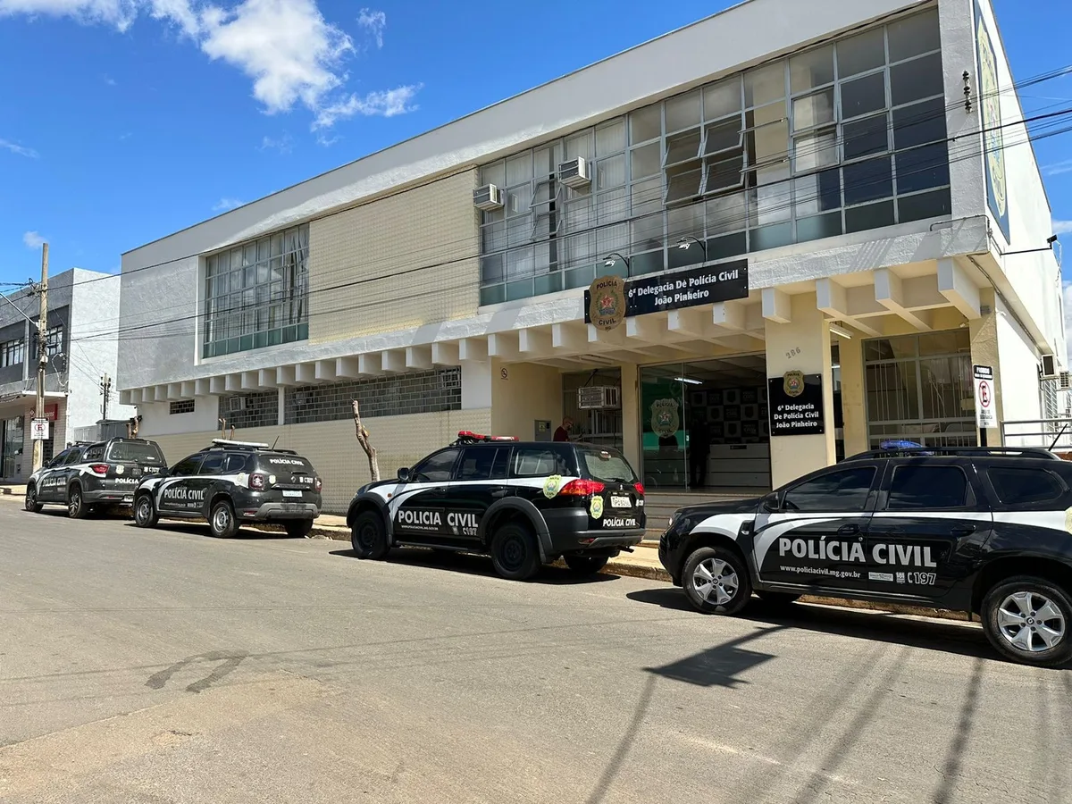 Horas depois de pedir medida protetiva, mulher é quase atropelada e deixada seminua no meio da rua em MG