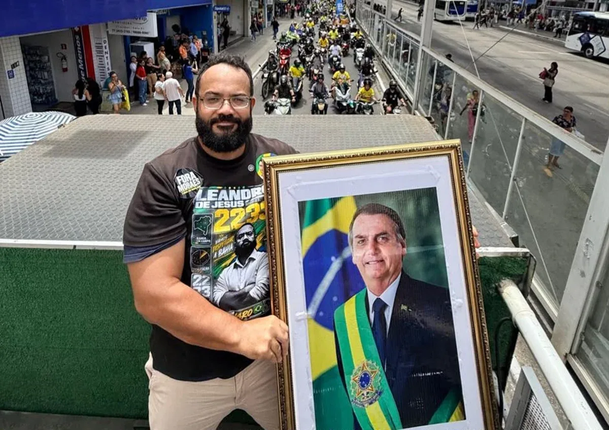 Leandro de Jesus faz 'juras' a Bolsonaro e critica denúncia por uso de quadro