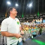 A duas semanas do 2º turno, Flávio Bolsonaro lidera por 4 pontos, mostra BTG/Nexus