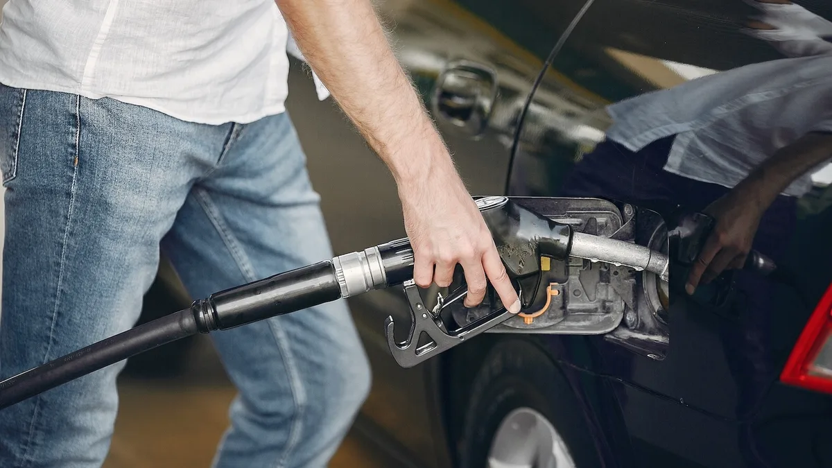 Rússia, Ucrânia e Irão: gasolina custa menos em três países em guerra do que em Portugal?