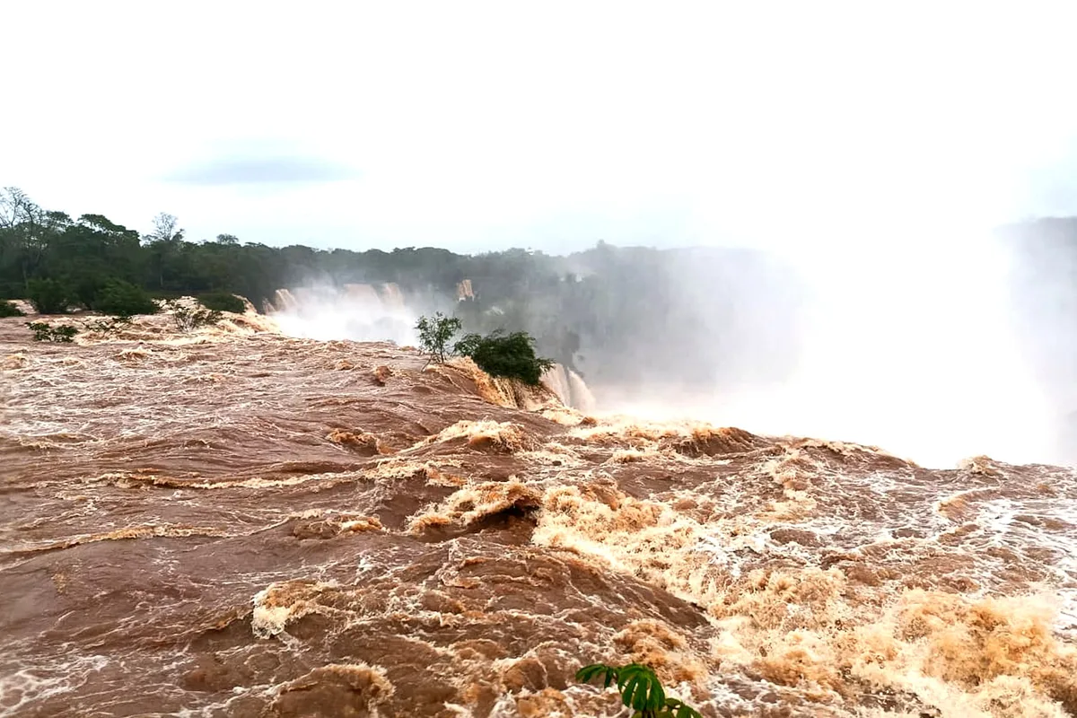 Clima extremo: El Niño obliga a reescribir los protocolos de seguridad en las Cataratas y continúa el alerta en la región