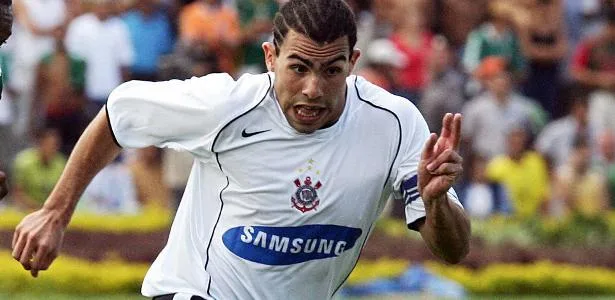 Juca: Tévez se entregou com paixão ao Corinthians; o Memphis, não