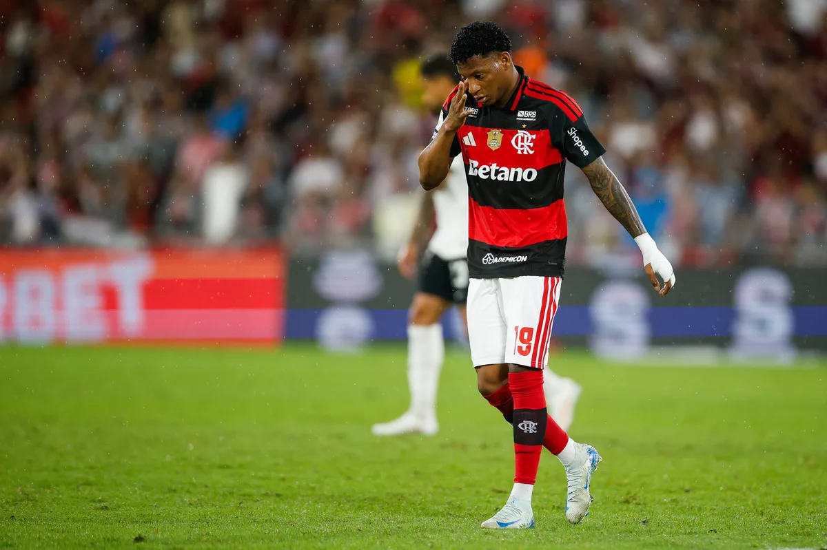Gonzalo Plata é cortado de amistosos do Equador por lesão e preocupa Flamengo em 'decisões'