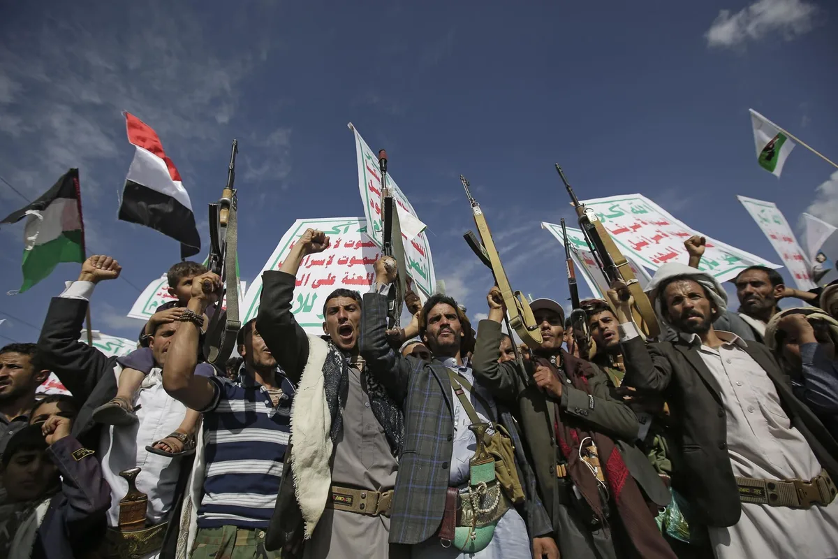 Arabia Saudita denunció que los rebeldes hutíes lanzaron un proyectil desde Yemen: al menos dos heridos