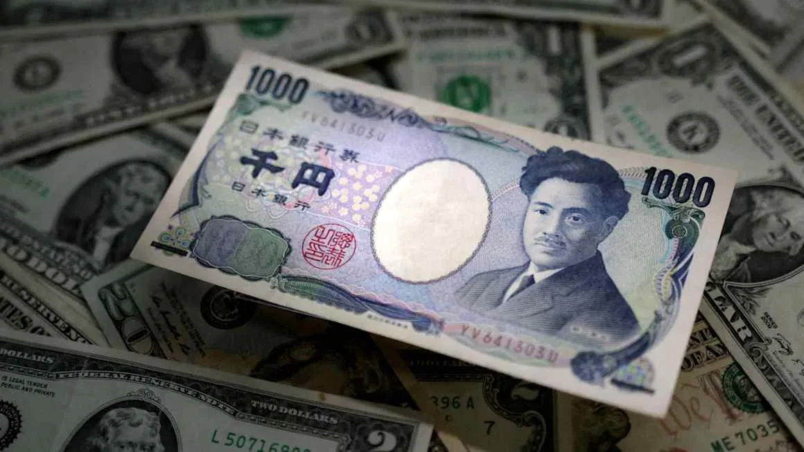 Asian currencies weaken on US rate rise and high oil prices