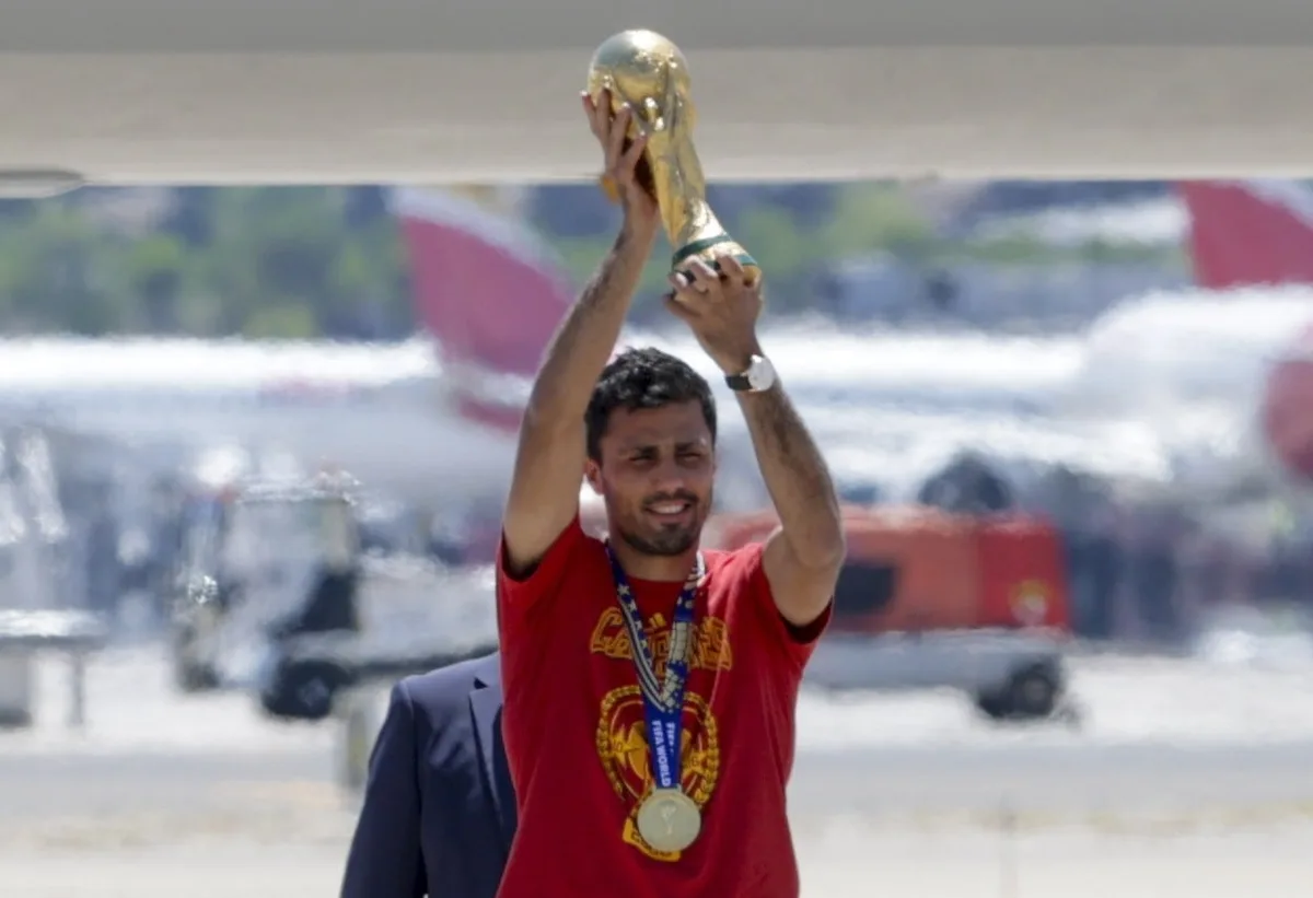 Man City accept Barcelona bid for Spain midfielder Rodri, say reports