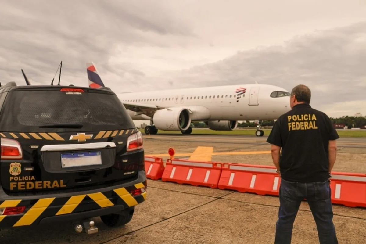 PF retira quatro passageiros de avião após brincadeira com “bomba”