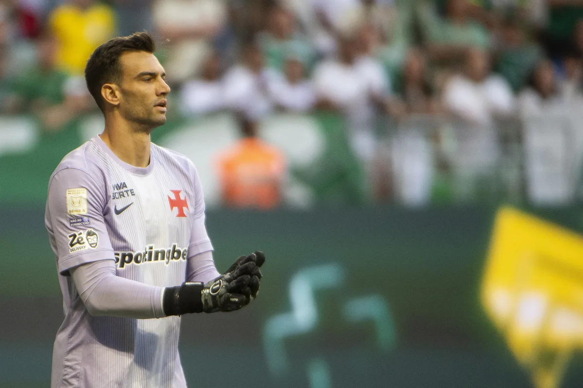 Léo Jardim lamenta vacilos do Vasco nos três gols do Palmeiras em 10 minutos: "Apagão"