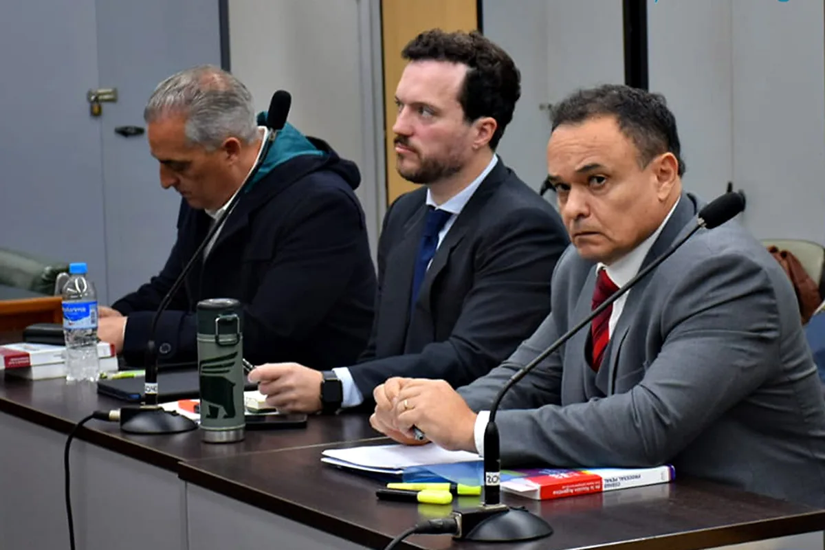Aprovechó que era secretario de un juzgado y le pinchó el teléfono a su mujer supuestamente infiel
