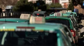 Táxis no Aeroporto de Lisboa vão passar a ter taxa fixa a partir de outubro