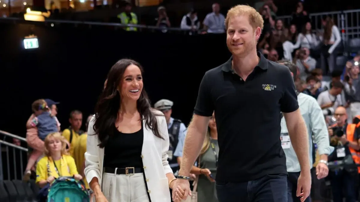 El príncipe Harry y Meghan Markle aterrizan en Birmingham: regresan hoy a Reino Unido seis años después de su mudanza a EEUU