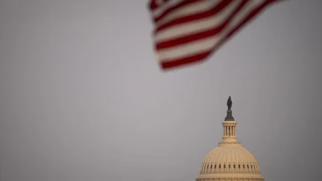 Supremo rejeita tentativa de Trump de restringir voto por correspondência