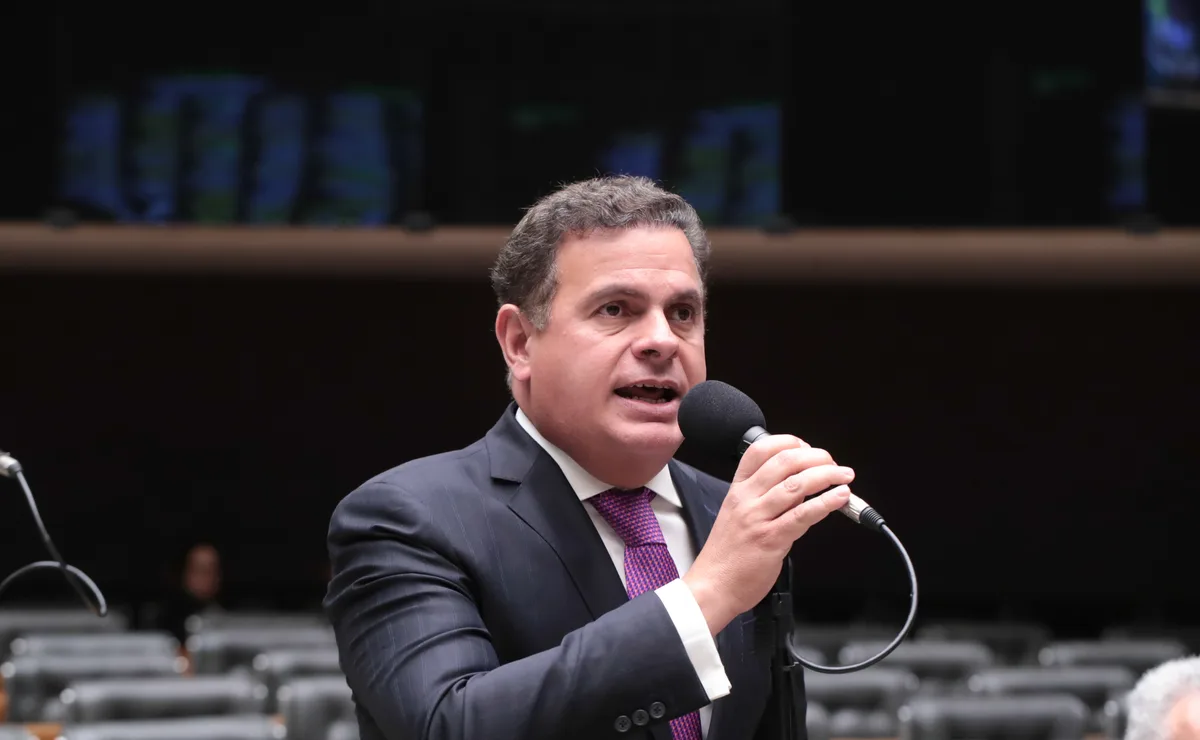 Jonga Bacelar explica presença em palanque do PT na Bahia