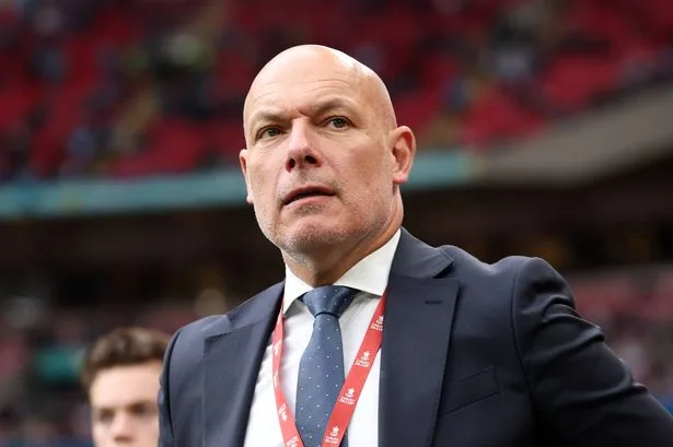 Howard Webb discloses double Man Utd contact after major VAR error