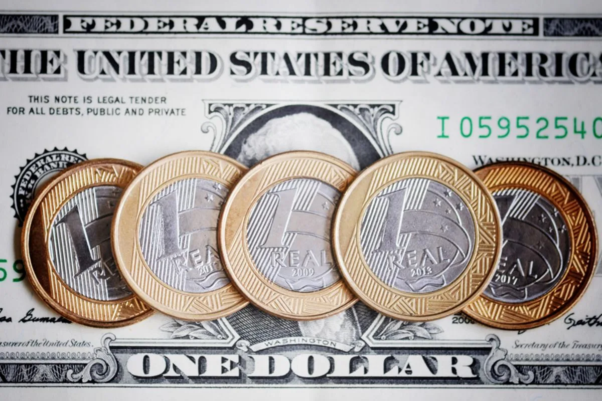 Dólar abre cotado a R$ 5,01 nesta 4ª em meio à cautela dos mercados