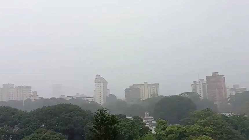EN VIDEOS: Onda tropical 50 generó fuertes lluvias en Caracas y Miranda este 17Sep