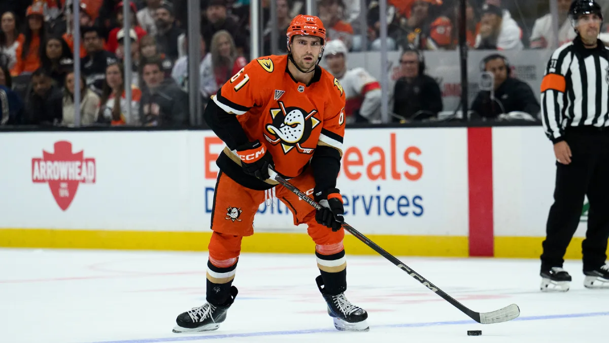 Ducks’ Cutter Gauthier, Ryan Poehling exit vs. Flames with injuries