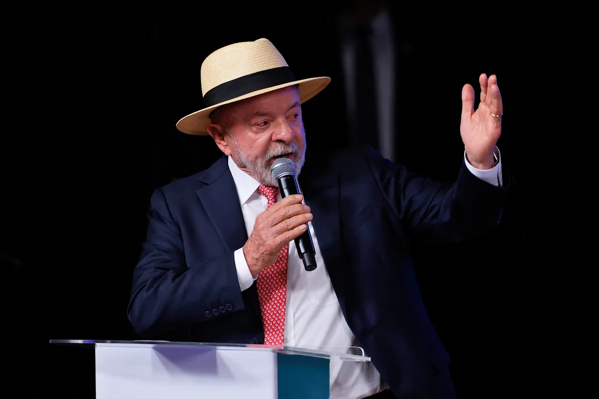 Bolsonaro foi terrorista ao tentar dar golpe, diz Lula em crítica a Trump