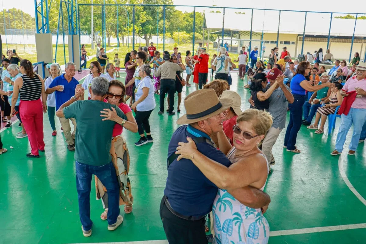 Rio Branco promove ação de saúde, lazer e acolhimento para cerca de 200 idosos