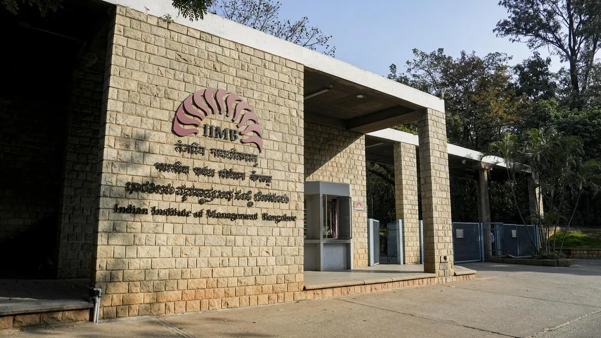 IIMB and IIT Kanpur join hands to accelerate Deep-Tech startups