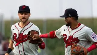 El momento viral de Luis Arráez: intentó desafiar un strike en el Field of Dreams y esto ocurrió