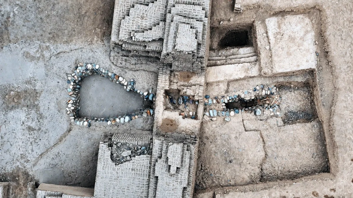 Hallazgo en Miraflores: un entierro ritual aparece junto al cierre de un canal ceremonial en la Huaca Pucllana