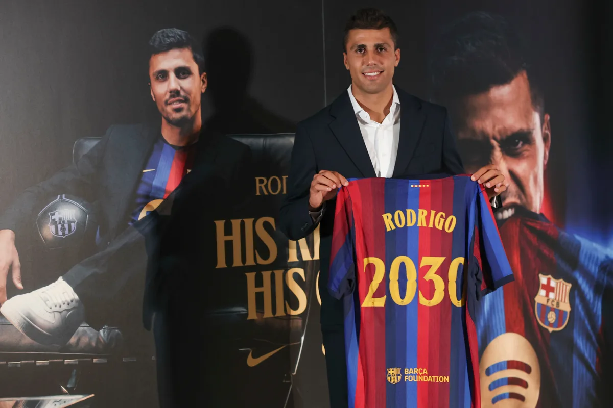 El Barcelona presenta a Rodri hasta 2030: “El Barça está a un paso de ganar la ansiada Champions”