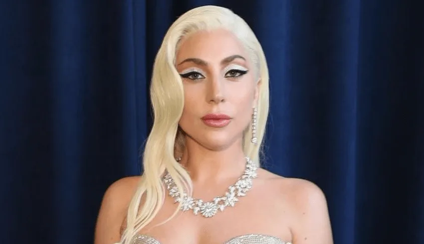 Lady Gaga teve primeira filha por barriga de aluguel, diz site