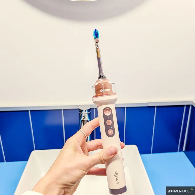 Actualité : Dyson CameraJet : décryptage des technologies folles d'une brosse à dents hors norme à 479 €