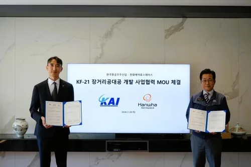 한화에어로-KAI, 장거리 공대공 유도탄 국산화 '맞손'