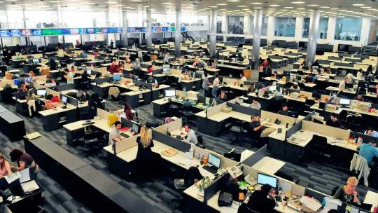 La IA ya forma parte de las redacciones argentinas y abre un nuevo debate: cómo sostener el periodismo