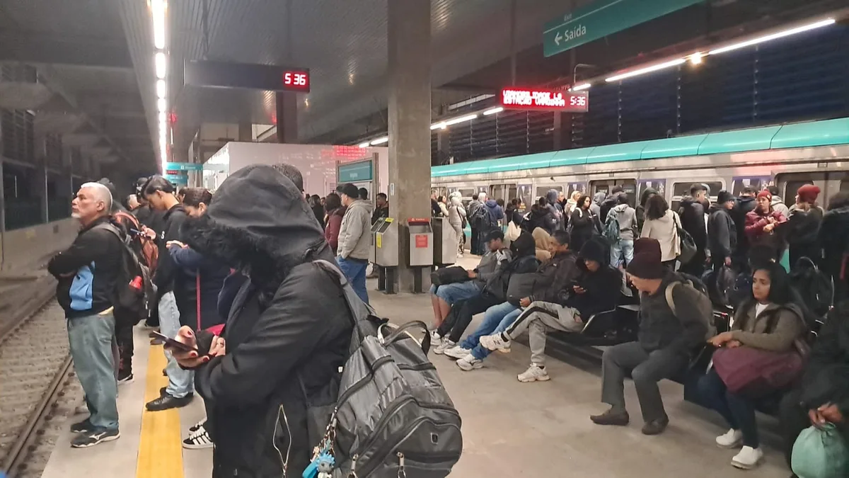 Linha 9-Esmeralda tem maiores intervalos após risco de deslizamento perto de Interlagos; falha na Linha 5 é normalizada