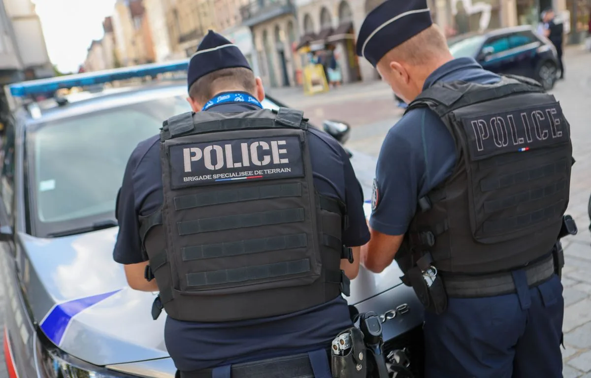 Carcassonne : Un sans-abri jeté à terre par un policier, une enquête ouverte pour violences