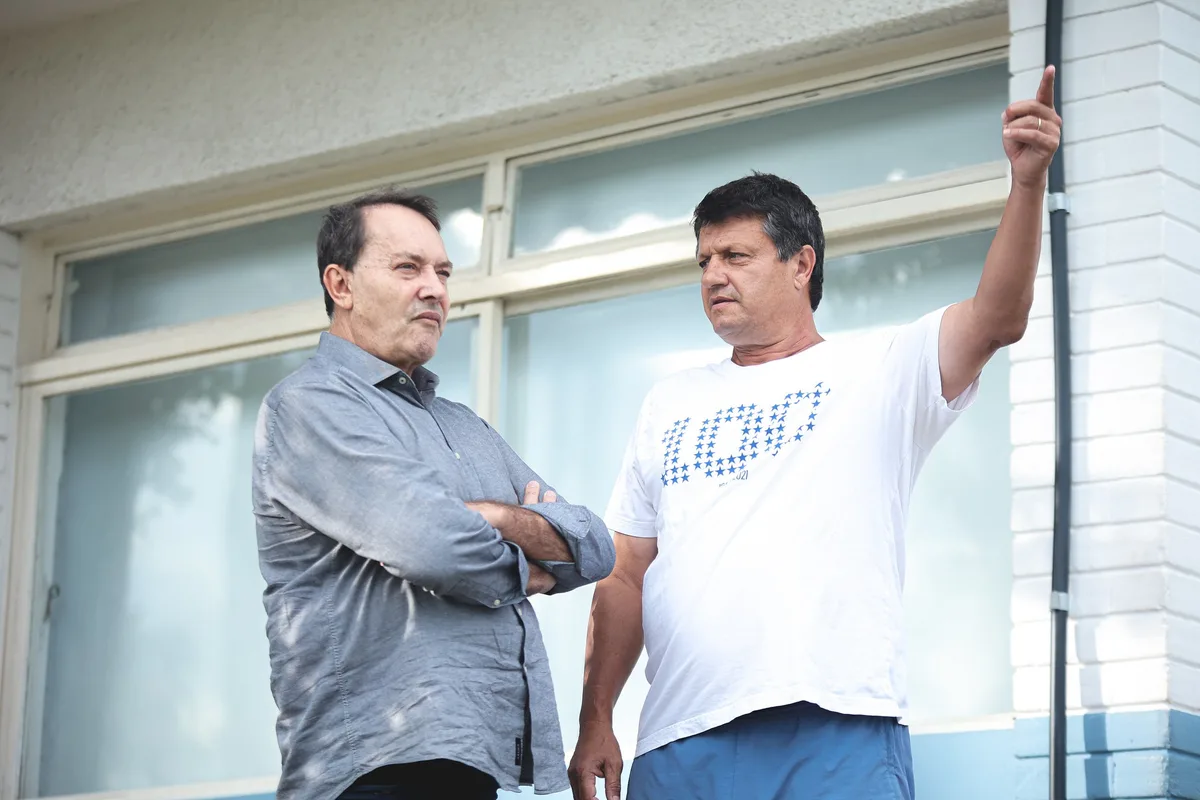 Dono do Cruzeiro explica mudanças na base e nega "privilégios" após acusação de empresário
