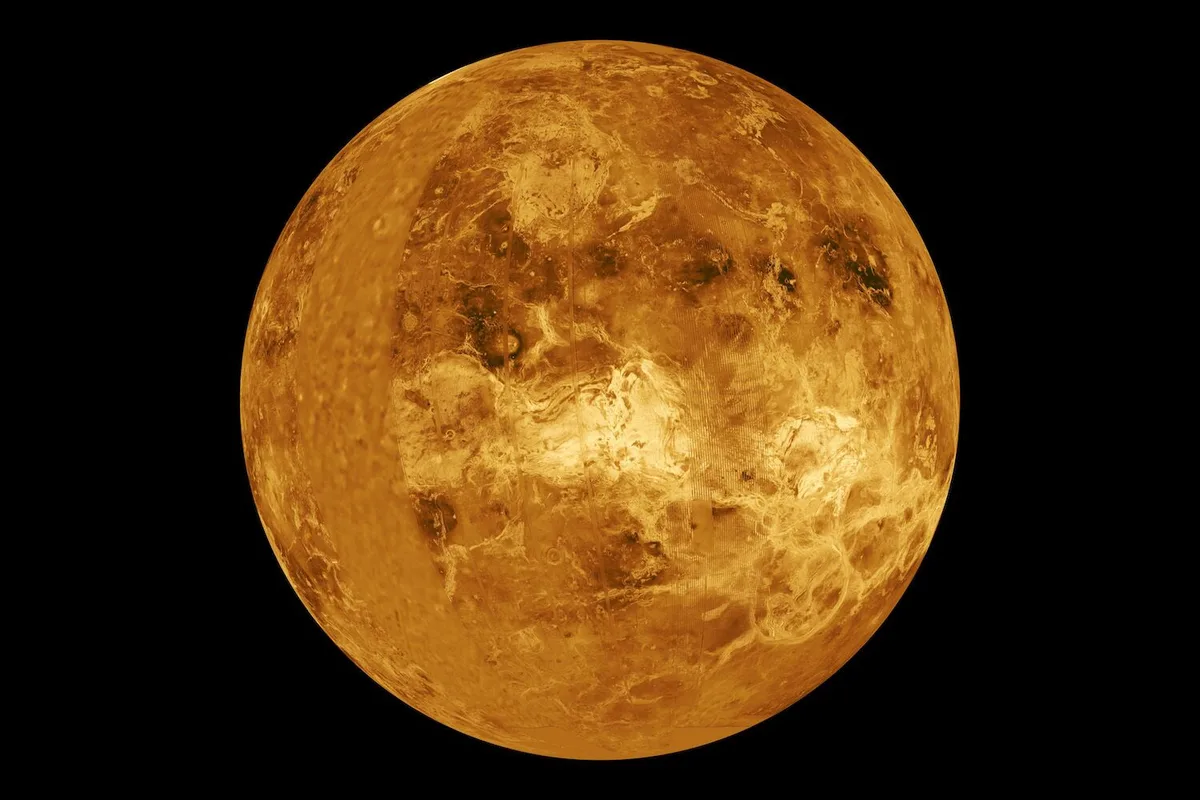 Vénus comeu a sua própria lua?