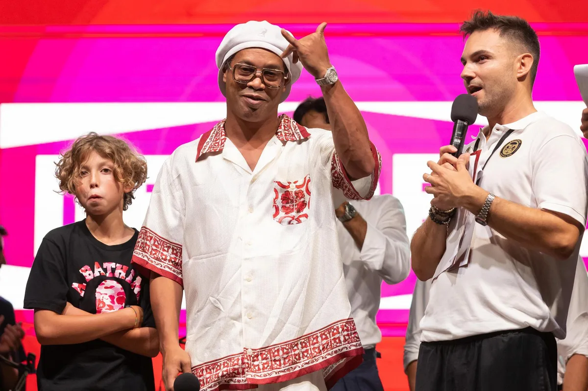 "Que empiece la magia": Ronaldinho regresa al fútbol a los 46 años y ya tiene claro lo que quiere