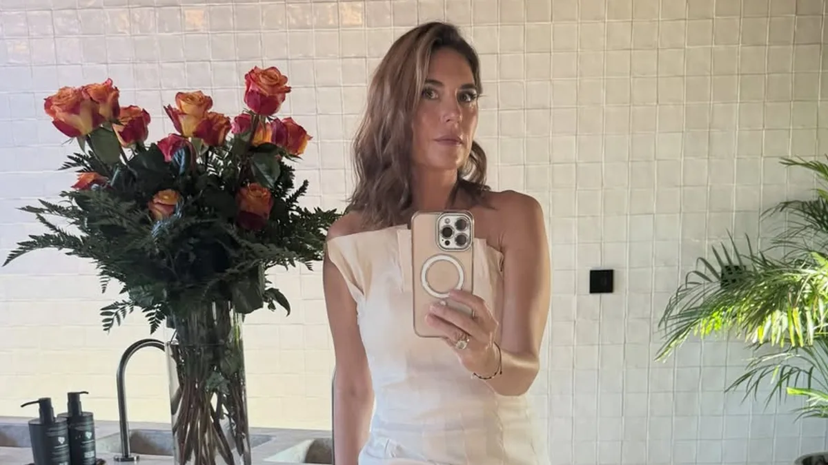 Lourdes Montes conquista Málaga de blanco con el vestido de firma española que demuestra por qué siempre acierta como invitada