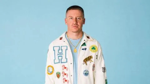 Quién es Macklemore, el rapero apartado de la gira de Ed Sheeran por su apoyo a Palestina