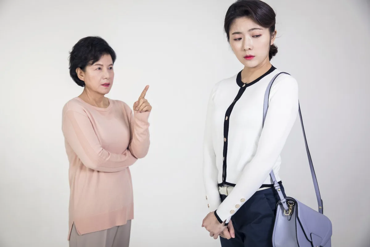 “내가 너를 얼마나 아끼는데”…며느리 일상 몰래 찍어 맘카페 올린 시모