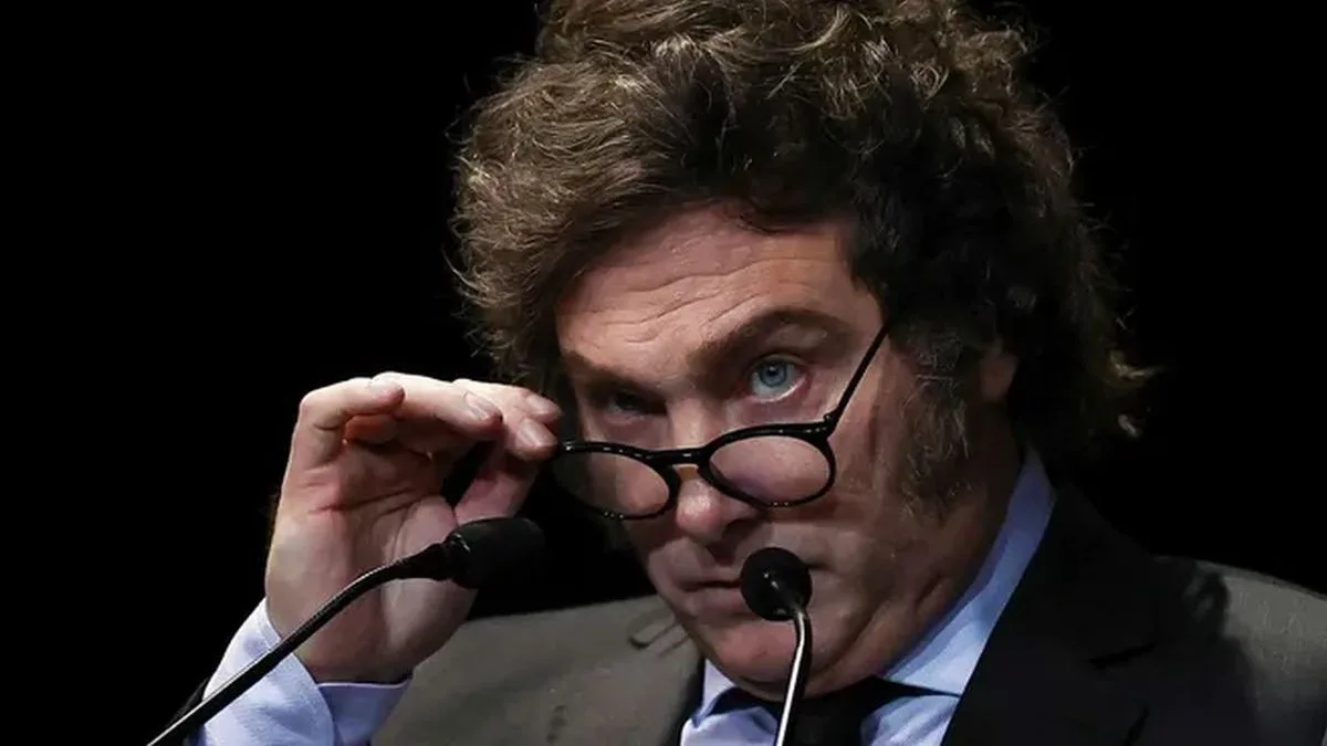 Una prestigiosa consultora internacional ve riesgos para Javier Milei en 2027 y recorta su apuesta por activos argentinos