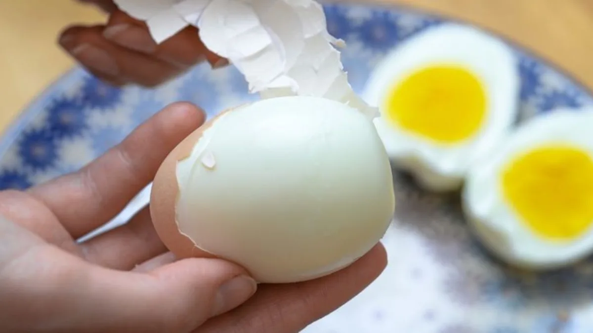 Los nutricionistas recomiendan: los huevos cocidos no se acompañan con mayonesa, sino con hummus y pimentón